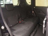大人もゆったり乗れるセカンドシート 乗車定員4名