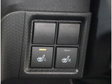 運転席と助手席にはシートヒーターが付いています。