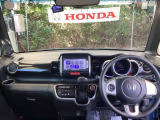 フロントガラスが大きく、ワイドな視界で運転もしやすくなるように、設計されています。