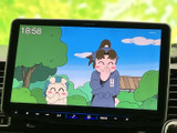 停車中には、地上デジタル放送の番組を快適に視聴できます。長距離ドライブや休憩時間に、エンターテイメントを楽しめる便利な機能です。