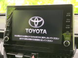 使いやすいインターフェースで、快適なドライブをサポートします。直感的な操作で、目的地設定やオーディオ操作がスムーズに行えます。