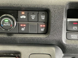 運転席/助手席シートヒーターで寒い日もすぐに温かくなり快適に過ごせます。2段階の温度調整が可能です