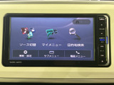 多彩な機能を備えたナビゲーションシステム。音楽再生や目的地検索など、快適なドライブをサポートします。操作も直感的に行え、すぐに使いこなせるでしょう。