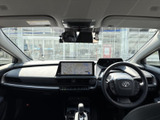 後方視界を確保しやすい設計。安全確認がしやすく、運転をサポートします。後席からの景色も楽しめます。