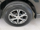 純正のホイールを使用していますので足元周りの見栄えも良く、車体を綺麗に魅せてくれます。タイヤサイズは195/80R15になります。