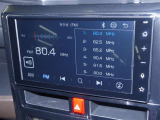 【ディスプレイオーディオ】スマートフォンとの連携で、いつものアプリや音楽を大画面で快適に楽しめます!ナビアプリの利用やハンズフリー通話にも対応し、ドライブをもっと便利で楽しい時間にしてくれます♪