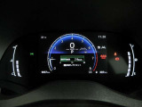 運転に役立つ情報を分かりやすく表示するマルチインフォメーションディスプレイを中央に配したとても見やすいメーター