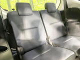 床下収納式のサードシートです。座席部分をコンパクトに収納でき、広大な荷室スペースとしてお使いいただけます!乗車人数や荷物の量など利用シーンに合わせて3列目を有効活用でき、とっても便利♪