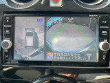 アラウンドビューモニターは、4個のカメラで真上から車を見たようにモニターで確認ができる日産の自慢の装備です。是非実際の車で体感してみてください。