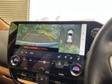 狭い場所での駐車も安心。後方の状況を画面で確認し、安全な運転をサポートします。初心者の方でもスムーズに駐車できます。
