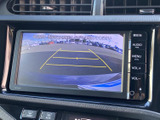 後方確認をサポートするモニター。狭い道や駐車時も安心です。鮮明な映像で、安全な運転をサポートします。バック時の安全性を高めます。