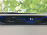 視認性の高いメーター類で、運転に必要な情報を的確に把握できます。運転状況を常に把握し、安全運転をサポートします。