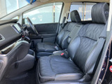運転席からの視界は広く、運転操作もスムーズに行えます。快適なドライビングポジションで、安全なドライブをサポートします。