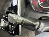 雨天時や視界不良時に、クリアな視界を確保します。操作も簡単で、運転に集中できます。雨の日も快適なドライブを楽しめます。