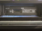 ディスプレイオープンでDISCやSDカードの挿入が出来ます♪