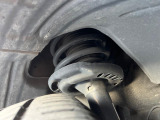 お車を安心してお乗りいただく為には、足回りの定期点検が欠かせません。サービスサポート(有償保証)では無料点検もご提供しており、安心のカーライフをお過ごしいただけるサポート体制が整っています。