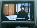停車中に楽しめるTV機能。ニュースや番組をチェックして、待ち時間を有効活用できます。お気に入りの番組を車内でも。
