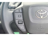 ステアリングスイッチ付き。前方から目を離すことなく操作することが可能です。