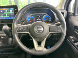 インテリアに合わせたデザインのステアリングは、運転される方のことも考え、運転しやすい形状、大きさです。是非一度、実際に触ってお確かめください。