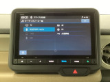 HondaCONNECT対応の便利なナビディスプレー。お持ちのスマートフォンと連携して、ナビやBluetoothでの音楽再生が可能です。デザインはもちろん、操作性も良好です。