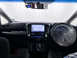 落ち着いたカラーの内装で、ゆったりと運転したい方に。