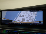 【純正ナビゲーション】BMWのナビゲーションは操作性も良く、詳細な地図情報と交通状況を見やすく表示し、快適なドライビングをサポートしながら目的地までナビゲートします。
