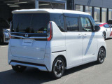 エマージェンシーブレーキは、 約10〜80km/h の範囲で前方の車両や歩行者と衝突する可能性がある場合に作動し、自動的に停止又は減速することにより 衝突回避や衝突被害の軽減を図ります。