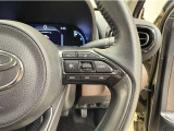 レーダークルーズコントロールを搭載しております。前車との距離をレーダーで測り一定の車間距離とスピードを保つとても便利な機能です。高速道路で楽に安心安全です!