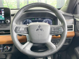 【純正革巻きステアリング】上質な革を使用することで、手にしっかり馴染みとても運転しやすいハンドルです♪