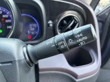 操作しやすいウインカーレバーで、安全な車線変更をサポート。直感的に操作できるので、運転に集中できます。快適なドライブを応援します。