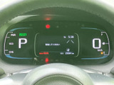 見やすいメーター類が、運転に必要な情報を的確に伝えます。デザインも魅力的で、運転席をスタイリッシュに演出します。