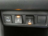運転席と助手席には寒い時にうれしいシートヒーターが装備されてます。
