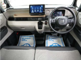 運転にかかわる様々な操作を安全に行えるように視点移動が少なく、操作性に配慮されたスイッチ類が凝縮されたコクピットです。