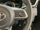 前方の車との車間を設定し、スピードを上げたり緩めたりを自動で行ってくれる追尾式の「レーダークルーズ」。上級装備の一つです!高級車にしかつかない嬉しい機能です。