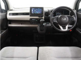◆インテリアパネル◆視界広々で非常に運転しやすくロングドライブでも疲れを感じさせないすっきりとまとまったインパネ周りです。