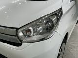 LEDヘッドライトは、点灯の瞬間から最大光量を発揮し、突然暗くなるトンネルなどでの安定感を高めます。