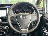 【純正革巻きステアリング】上質な革を使用することで、手にしっかり馴染みとても運転しやすいハンドルです♪