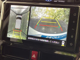 後方の状況を的確に把握できるバックモニター付き。駐車や狭い道での運転も安心です。