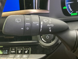 雨天時でもクリアな視界を確保。操作しやすいワイパーレバーで、安全な運転をサポートします。
