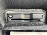 【ETC】有料道路を利用する際に料金所で停止することなく通過できる、ETC車載器(ノンストップ自動料金収受システム機器)が装備されています。セットアップを行うことで利用可能になります。