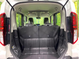 普段のお買い物や通勤、送迎等に十分な荷室スペースを確保しております。セカンドシートを倒すと、大きな荷物の積載も可能です♪