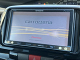 ドライバーの視認性を高める情報表示で、運転をより快適に。音声操作や各種連携機能も備え、安全運転をサポートします。