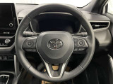 快適な操作性の運転席、ハンドルも綺麗に清掃済みです!もちろん安全を守るエアバッグも装備しているので安心してお乗りいただけます(^^)