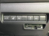 【パワーバックドア】スマートキーや運転席のボタンを押すだけでリアゲートが自動で開閉します!荷物を持っている時や、高い位置にあるバックドアを閉める際に便利な機能です♪