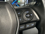 【レーダークルーズコントロール】ミリ波レーダーが車間距離を測って設定車速内で車速に比例した車間距離を保ちながら追従走行する装置で近づきすぎたときは自動でブレーキし、離れすぎたときには自動増速もする。