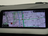 【純正ナビゲーション】BMWのナビゲーションは操作性も良く、詳細な地図情報と交通状況を見やすく表示し、快適なドライビングをサポートしながら目的地までナビゲートします。