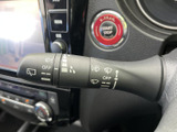 雨天時でもクリアな視界を確保。ワイパーの操作は直感的で、運転に集中できます。速度調整も簡単に行えます。