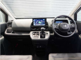 ◆インテリアパネル◆視界広々で非常に運転しやすくロングドライブでも疲れを感じさせないすっきりとまとまったインパネ周りです。