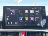 スマートフォンとの連携機能も充実。お気に入りの音楽やアプリを車内でも楽しめます。快適なドライブをサポートしてくれる頼もしい相棒です。