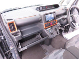 納車の前にはエンジンオイル、オイルエレメント、エアクリーナー、クーラント、バッテリー、ワイパーゴムのチェックまたは交換を行います!